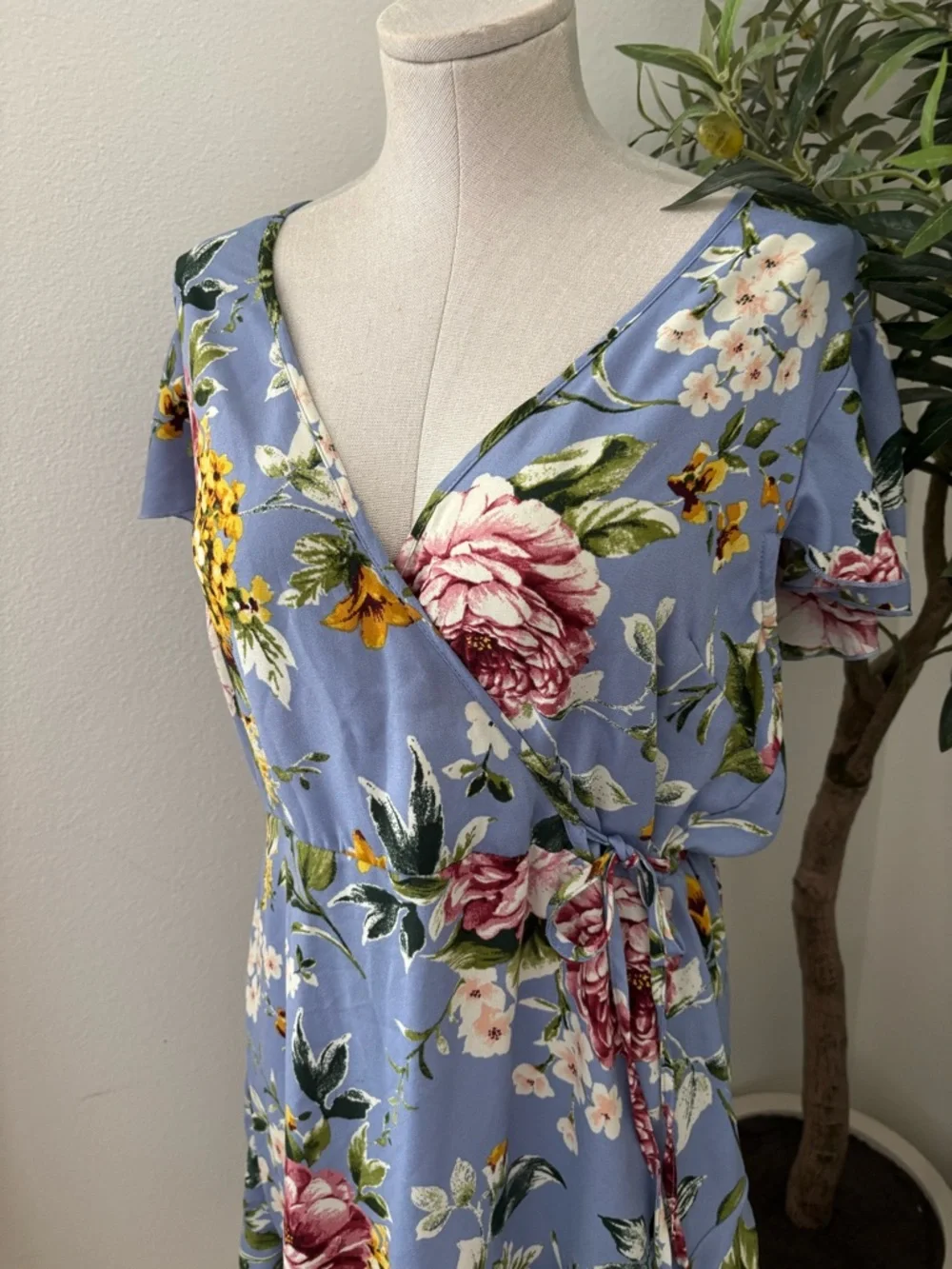 Xhilaration Floral Dress in Light Blue - Picture 2 of 4